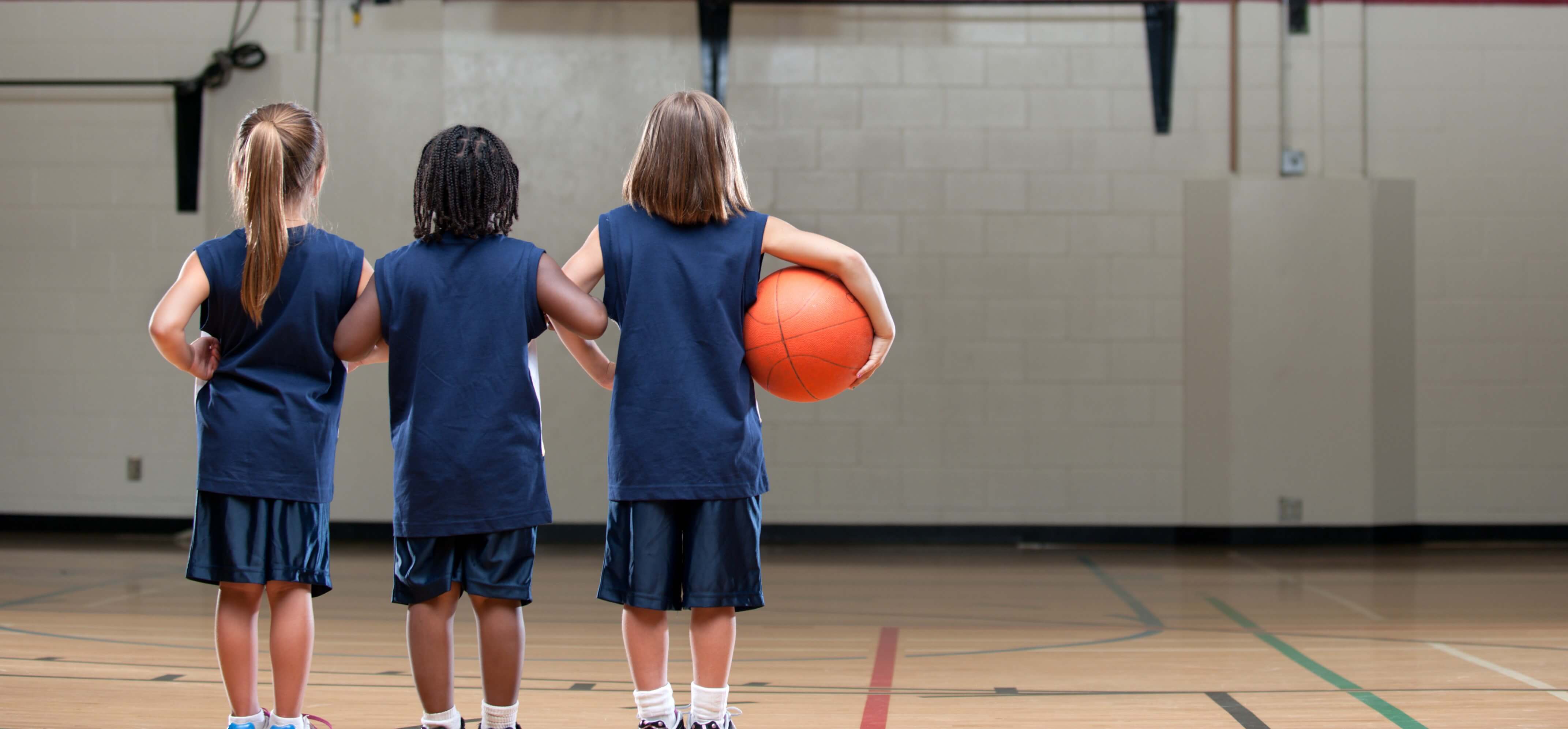 子供たちのバスケユニフォームここですべて解決 - バスケット